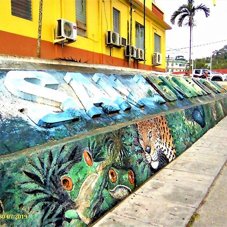 Iguana Roost Tourism Gold Standard Fully Equipped Two Bedroom Cabin San Ignacio Bagian luar foto