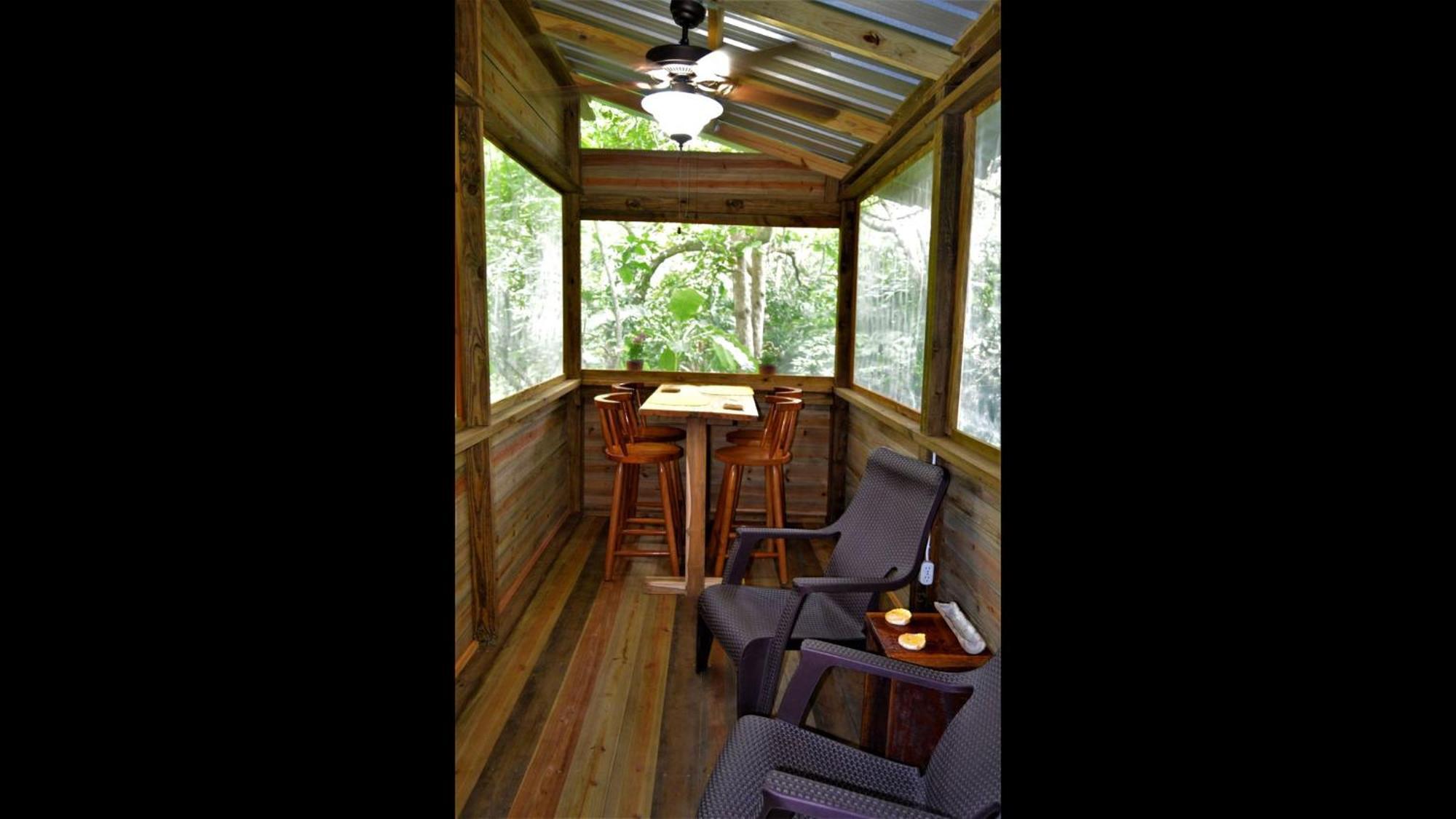 Iguana Roost Tourism Gold Standard Fully Equipped Two Bedroom Cabin San Ignacio Bagian luar foto