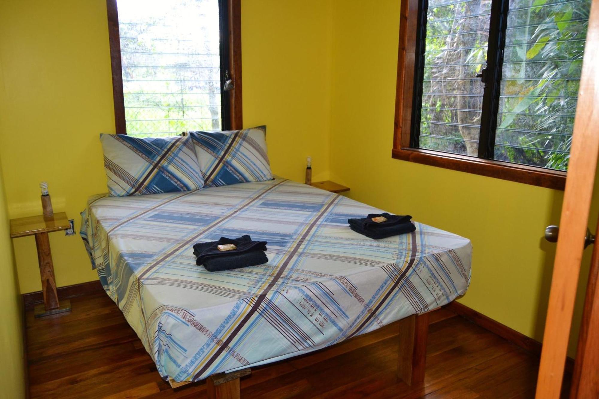 Iguana Roost Tourism Gold Standard Fully Equipped Two Bedroom Cabin San Ignacio Bagian luar foto